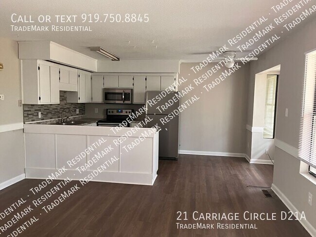 Building Photo - 21 Carriage Cir