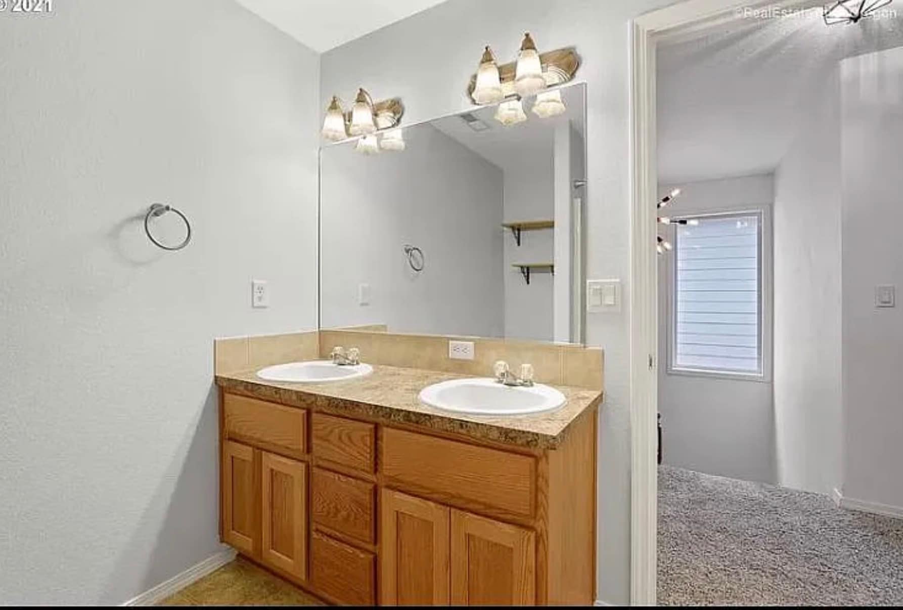 Building Photo - 5615 NE 75th Ave