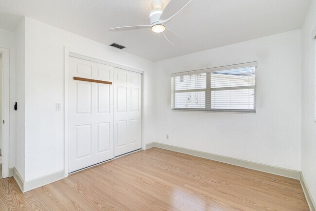 Building Photo - 2157 Barracuda Ave
