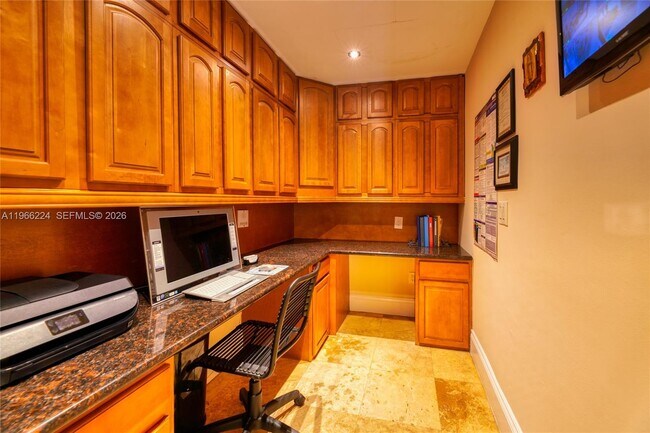 Building Photo - 5826 SW 17th St