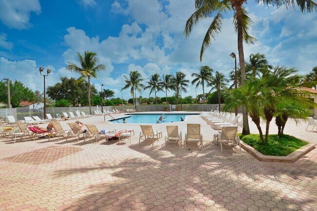 Building Photo - 6129 Heliconia Rd