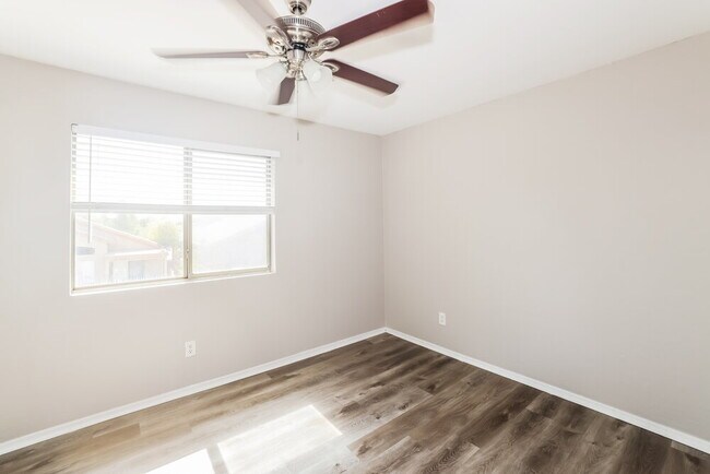 Building Photo - 13833 W Keim Dr