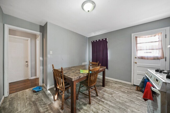 Building Photo - 8837 S Talman Ave