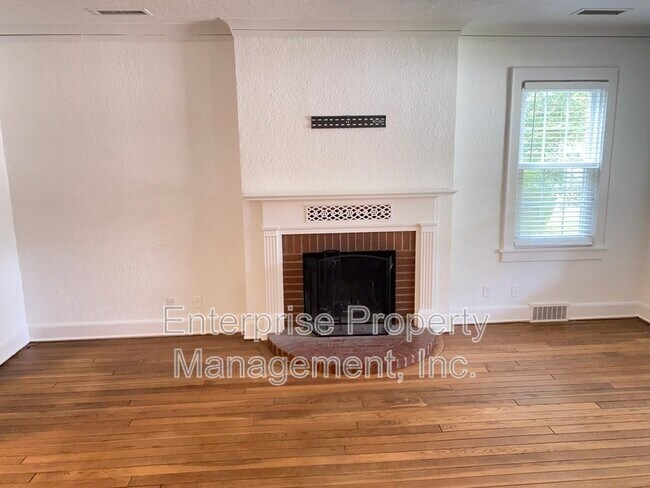 Building Photo - 451 S Reese St