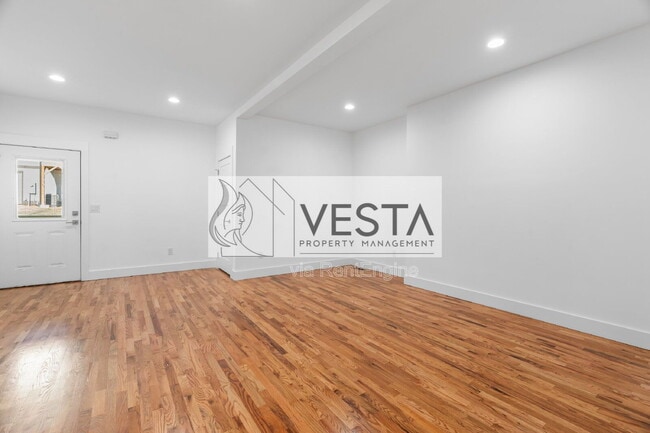 Building Photo - 510 Deaverview Rd