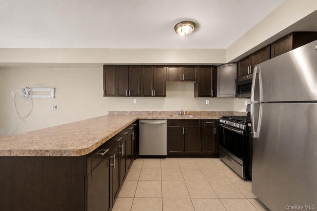 Building Photo - 6 Pell Pl