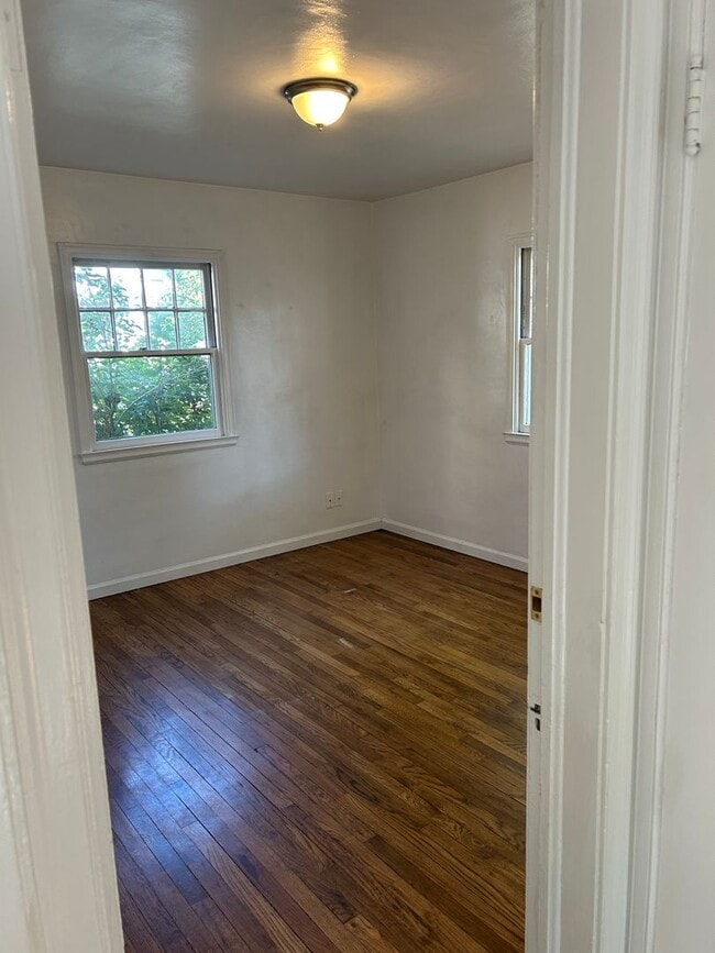 Building Photo - **MIDTOWN - READY FOR MOVE IN** 2 Bedroom/...