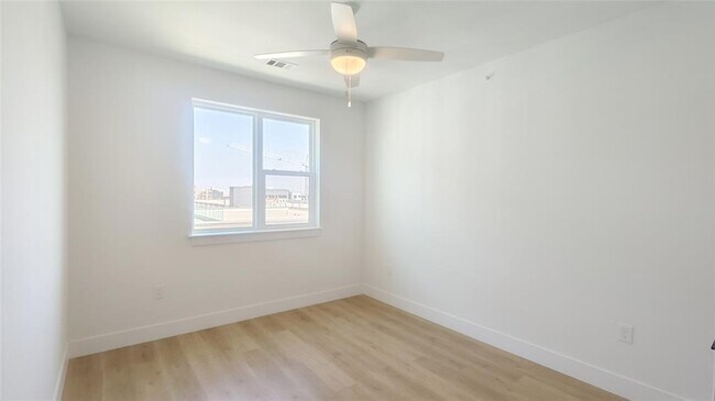 Building Photo - 1701 Simond Ave Ave