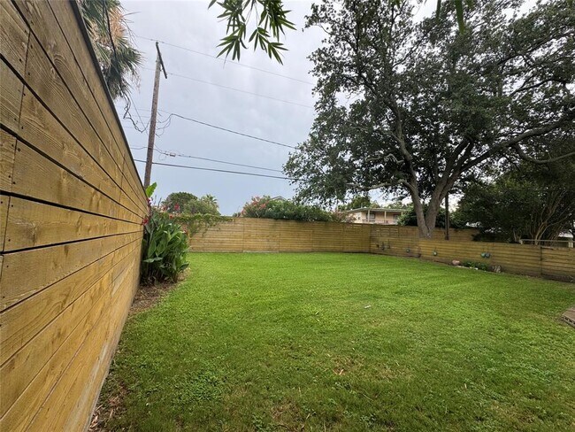 Building Photo - 1310 Harbor View Dr