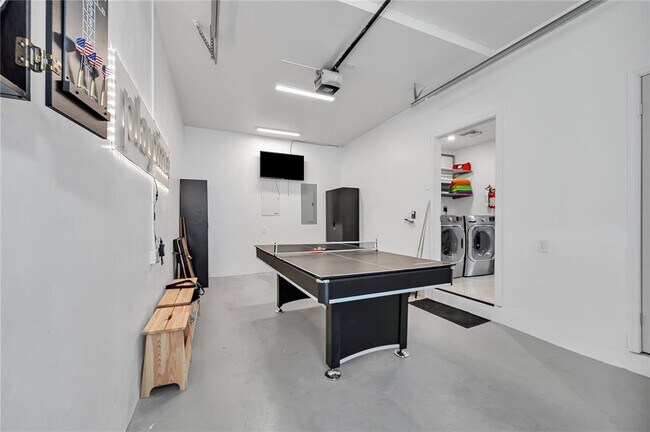 Building Photo - 2516 NE 21st St