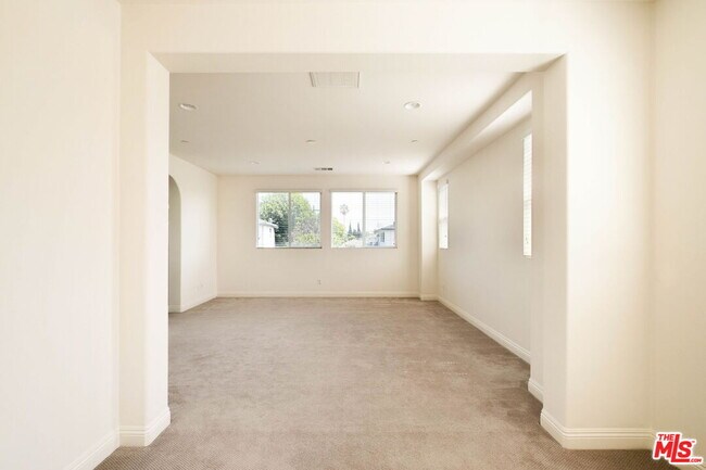 Building Photo - 5929 Spelthorne Ln