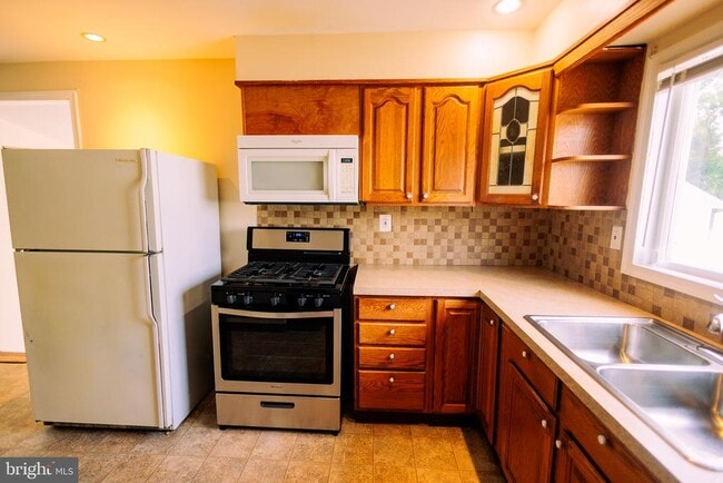 Building Photo - 222 MacClelland Ave