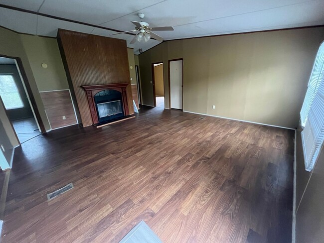 Building Photo - 17186 Countrywood