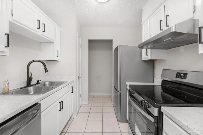 Building Photo - 3411 Green Briar Pkwy