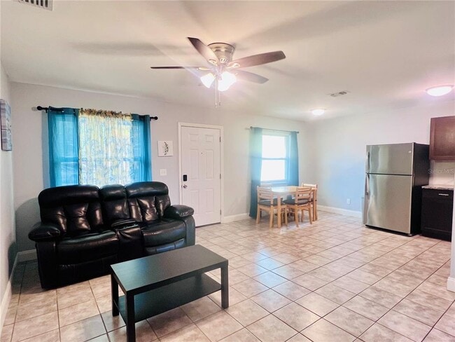 Building Photo - 5202 Laurel Pl