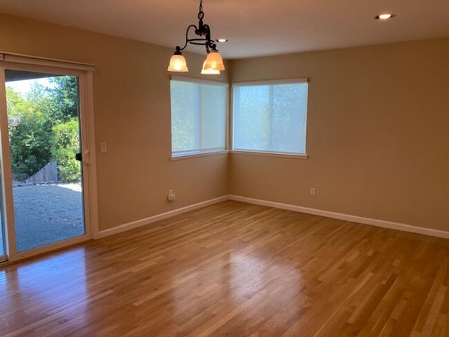 Building Photo - Available Now ~ Beautiful 4 bed/3 bath Home in Novato ~ Views ~ 2 Level