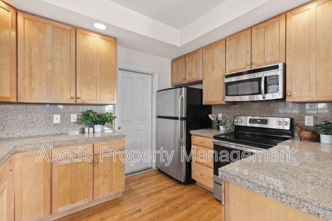 Building Photo - 2104 18th Ave