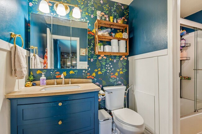 Building Photo - Lovingly Upgraded 2-Bedroom 3rd Floor Condo in Central Fort Collins With Abundant Personality