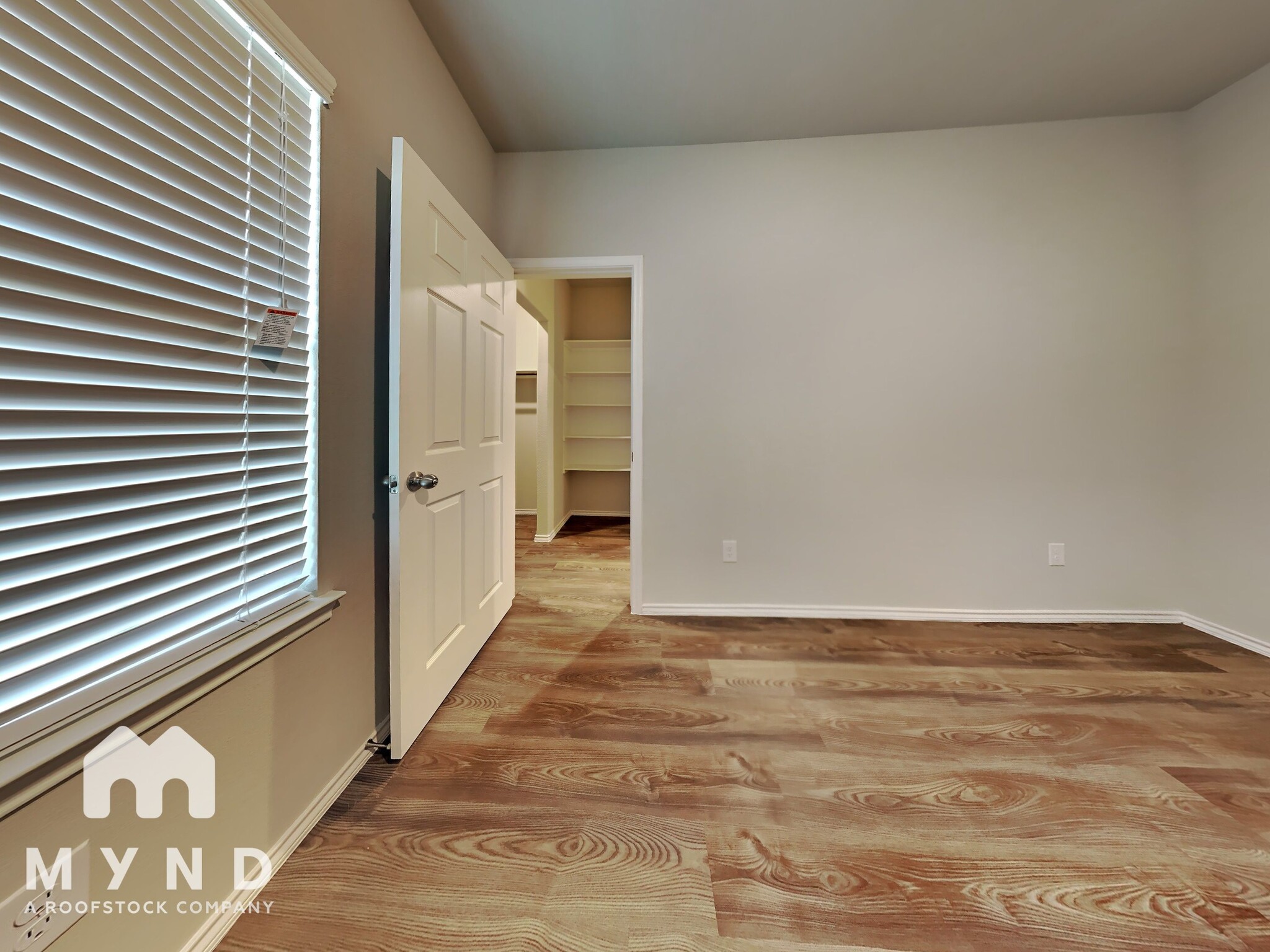 Building Photo - 413 E Avenue G Ave