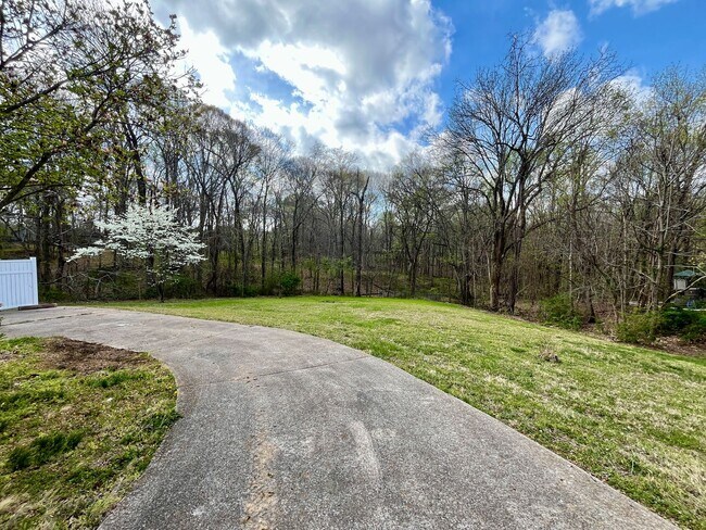 Building Photo - Country Ranch Available Now!