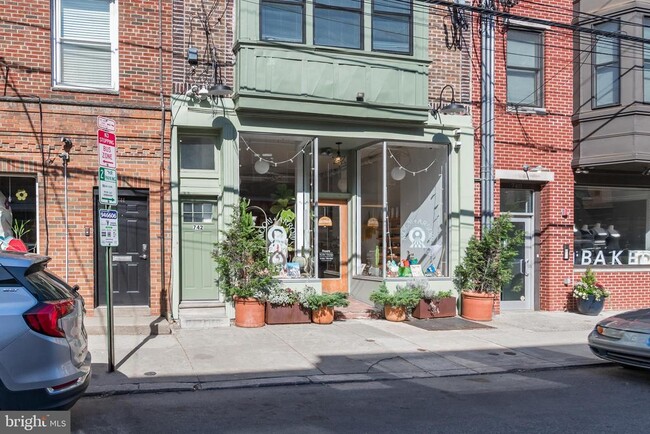 Building Photo - 742 S 4th St