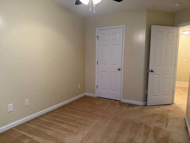 Building Photo - Conveniently Located Home Near HWY 440, 54...