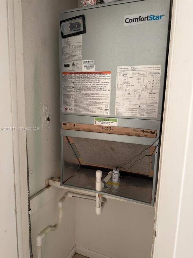 Building Photo - 9108 SW 137th Ter