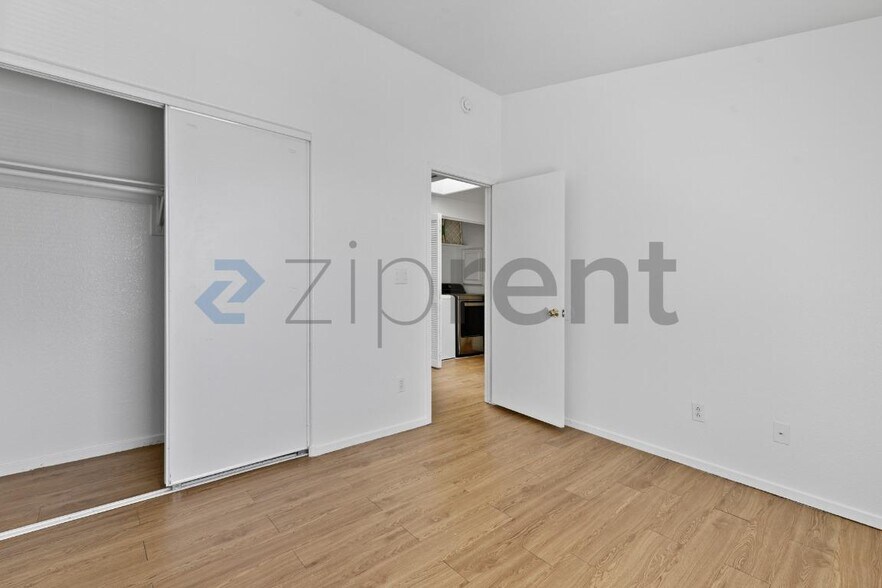 Building Photo - Unit 120