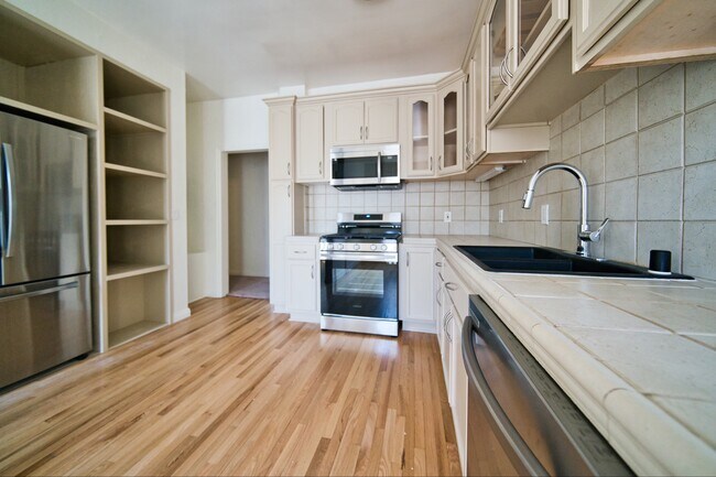 Building Photo - 415 N Ogden Dr