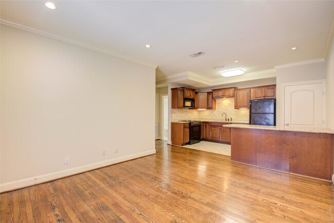 Building Photo - 6503 Mapleridge St