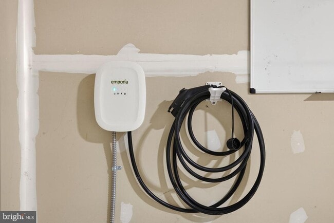 Building Photo - 513 Parkland Dr