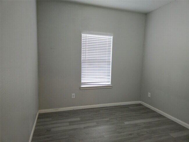 Building Photo - 41 Rd 5102