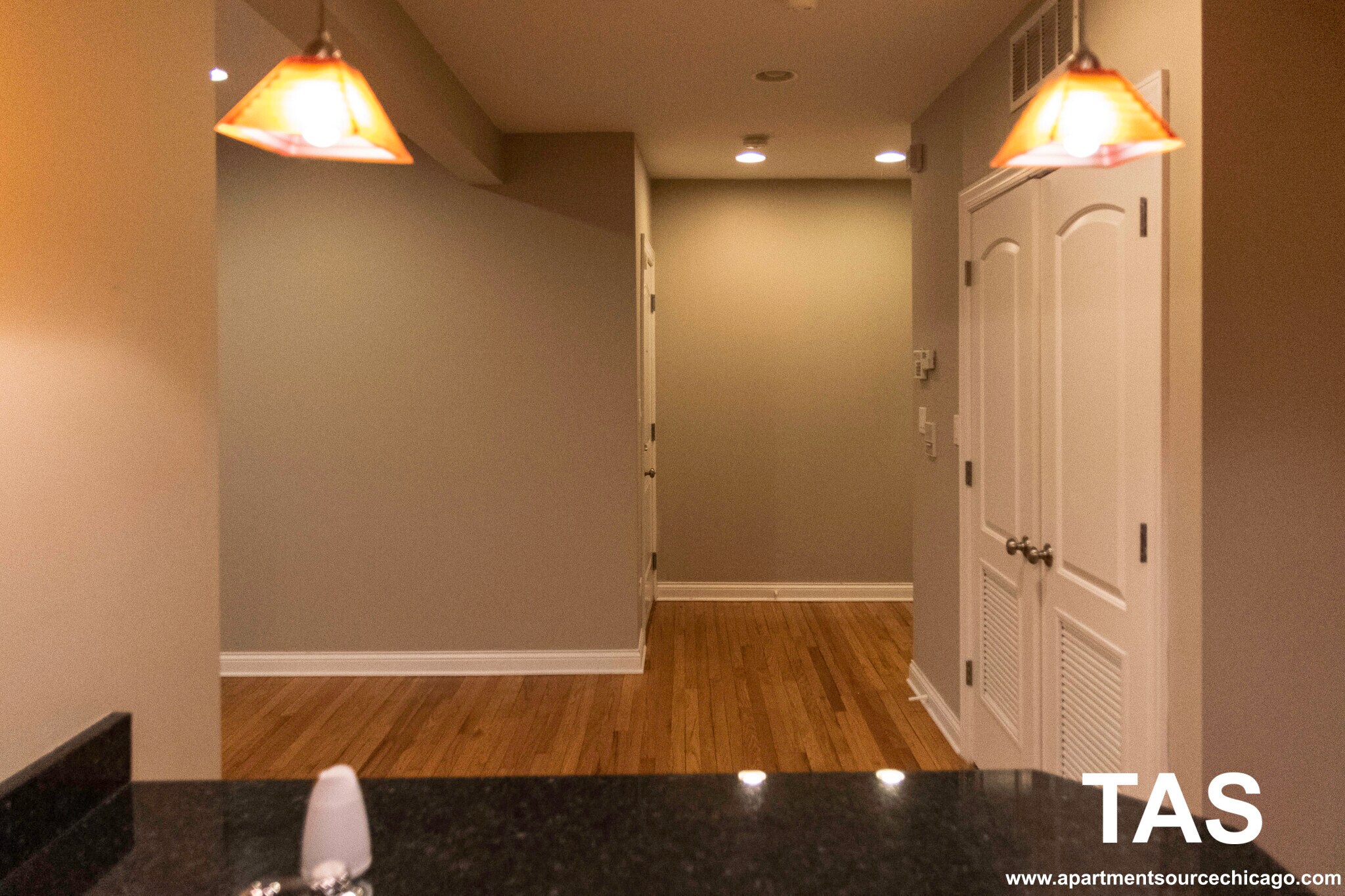 Building Photo - 3804 N Marshfield Ave