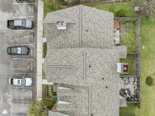 Building Photo - Modern Comfort & Convenience in Regents Green Townhome