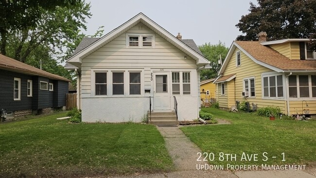 Primary Photo - 220 8th Ave S