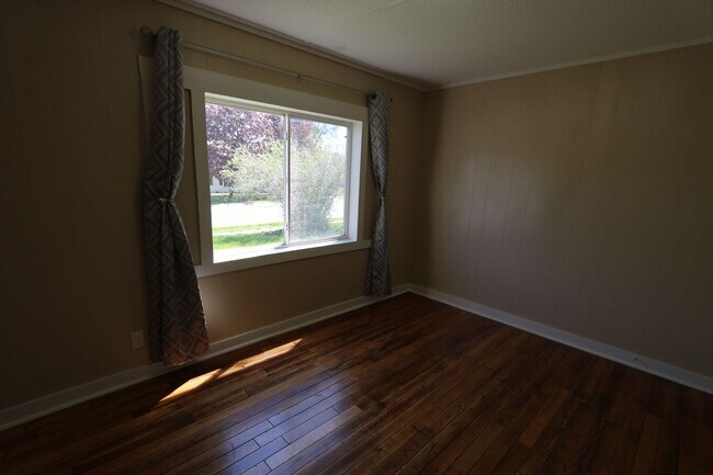 Building Photo - 2905-2905 Flint Hills Dr
