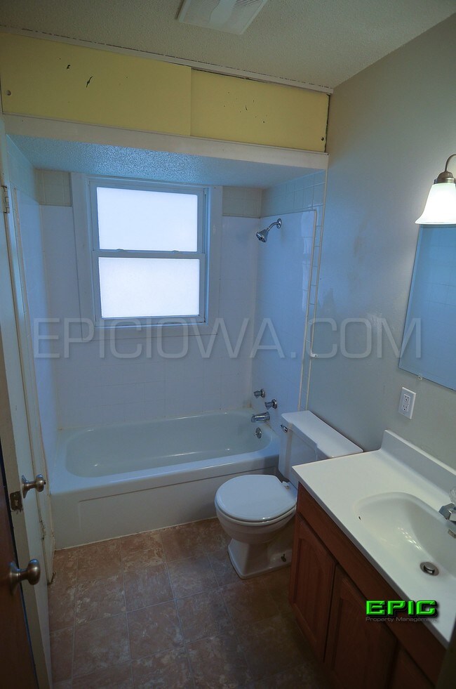 Building Photo - 1625 27th St NW