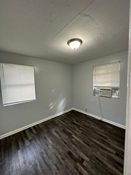 Building Photo - 2002 Palafox St