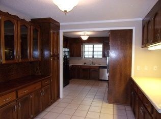 Building Photo - Pensacola sweet home