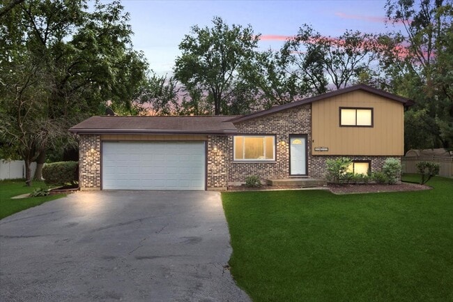 Building Photo - 33W067 Bonnie St