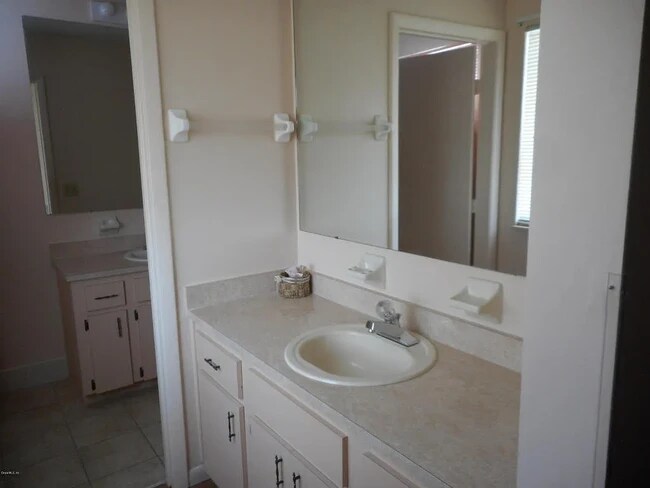 Building Photo - 10962 SW 84th Ave