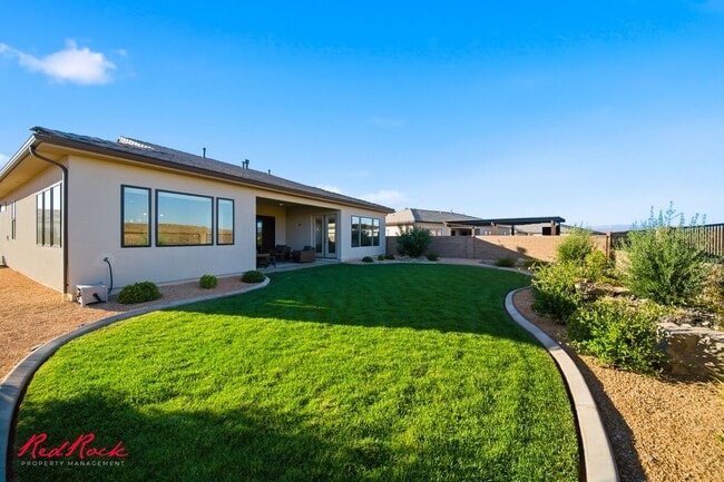 Building Photo - 4 Bedroom Home with Gorgeous Views