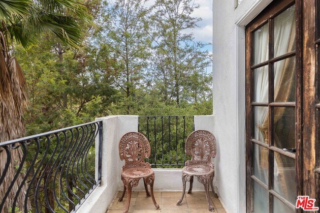 Building Photo - 3030 Passmore Dr