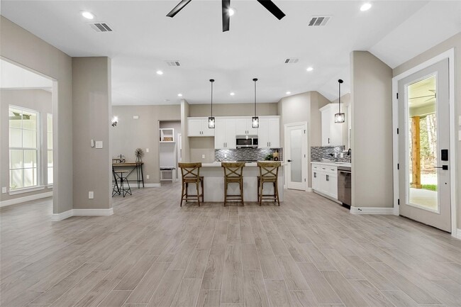 Building Photo - 11193 Wildwood Ln