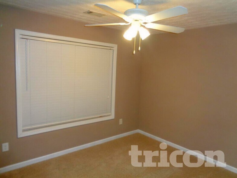 Building Photo - 613 Shadow Lake Dr