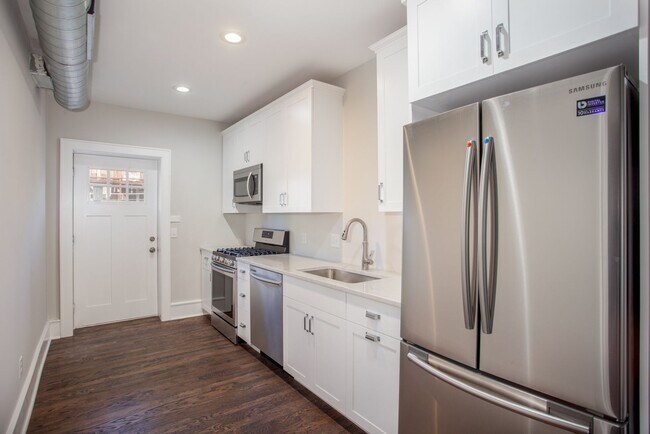 Building Photo - RENOVATED FROM TOP TO BOTTOM 2BD/1BATHS - ...