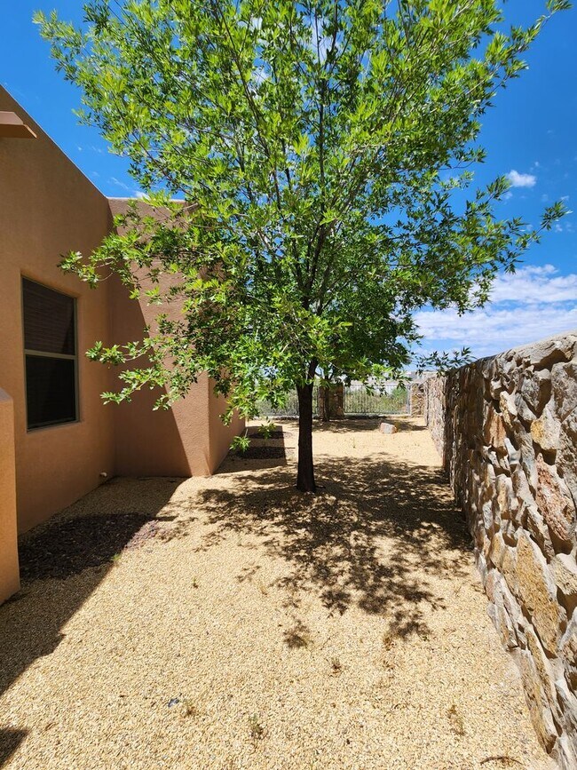Building Photo - Sweet spot in the Pueblos at Alameda Ranch