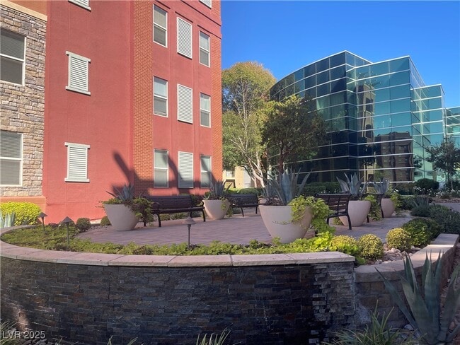 Building Photo - 68 E Serene Ave