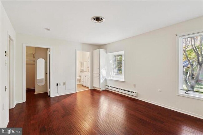 Building Photo - 201 Chandler Dr