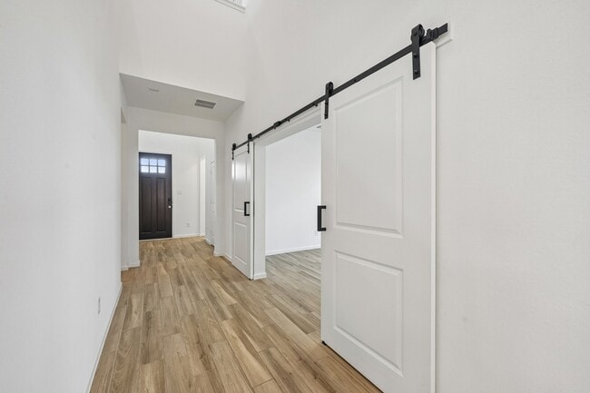 Building Photo - 7818 Palm Glade Dr
